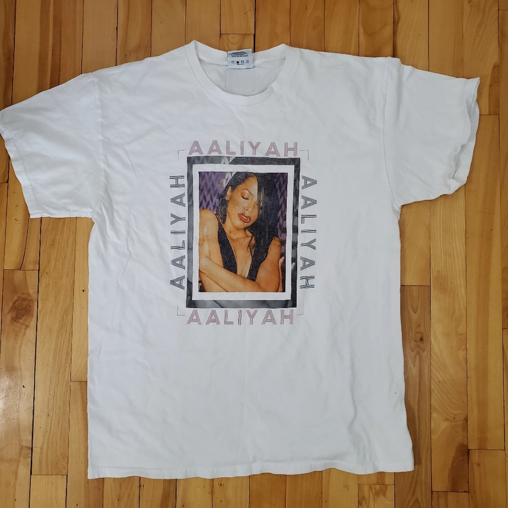 Aaliyah “Baby Girl” Cross Colours Graphic T-Shirt Size Large R&B Hip-Hop